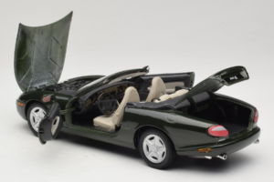Jaguar XK8 Green Metallic Gri Deschis Interior Maisto 1:18 31836 Metal - imaginea 5 din 8