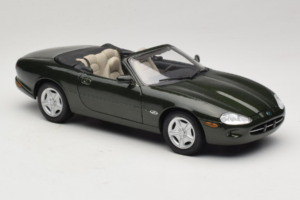 Jaguar XK8 Green Metallic Gri Deschis Interior Maisto 1:18 31836 Metal - imaginea 6 din 8