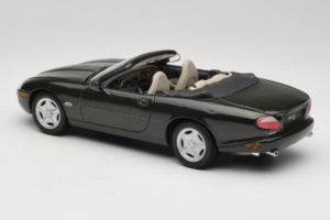 Jaguar XK8 Green Metallic Gri Deschis Interior Maisto 1:18 31836 Metal - imaginea 7 din 8