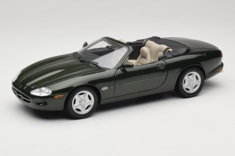Jaguar XK8 Green Metallic Gri Deschis Interior Maisto 1:18 31836 Metal