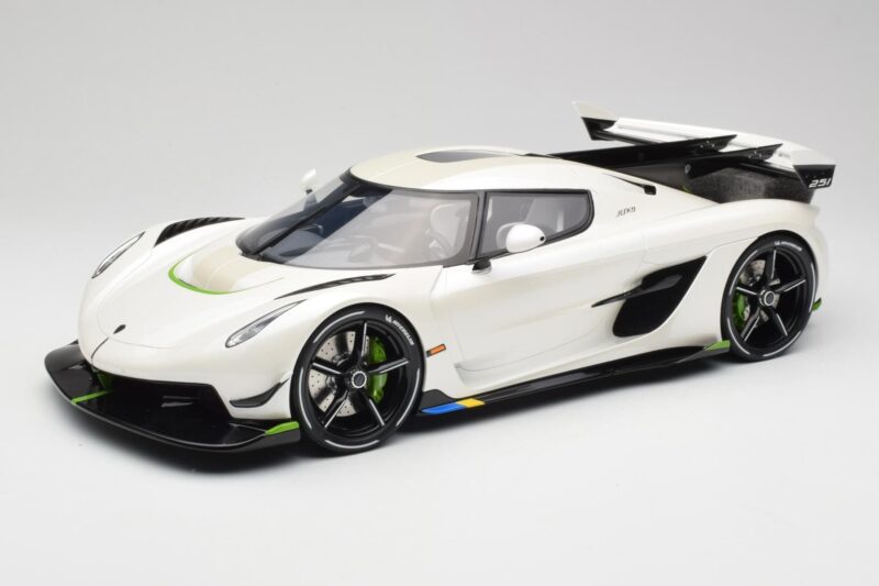 Koenigsegg Jesko Attack Crystal White Pearl GT Spirit 1:12 GT501 Rășină