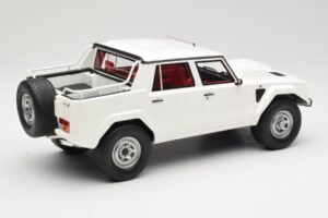 Lamborghini LM002 Alb Kyosho 1:18 GTS18508W Rășină - imaginea 2 din 6