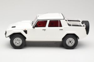 Lamborghini LM002 Alb Kyosho 1:18 GTS18508W Rășină - imaginea 3 din 6
