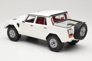 Lamborghini LM002 Alb Kyosho 1:18 GTS18508W Rășină - imaginea 5 din 6
