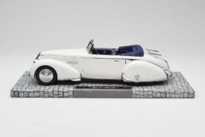 Lancia Astura Tipo 233 Corto Alb Minichamps 1:18 107125330 Rășină - imaginea 3 din 6