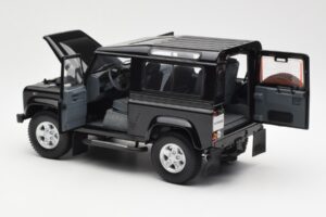 Land Rover Defender 90 Santorini Negru Metalic Kyosho 1:18 08901BK Metal - imaginea 5 din 8