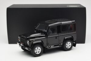 Land Rover Defender 90 Santorini Negru Metalic Kyosho 1:18 08901BK Metal - imaginea 8 din 8