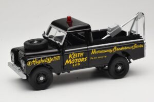 Land Rover Series III Vehicul de Recuperare Negru Universal Hobbies 1:18 4411 Metal