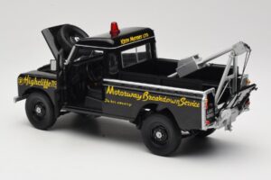 Land Rover Series III Vehicul de Recuperare Negru Universal Hobbies 1:18 4411 Metal - imaginea 5 din 8