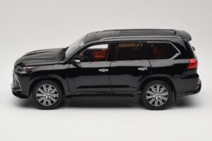 Lexus LX570 J200 Negru LCD 1:18 LCD18010-BL Metal - imaginea 4 din 8
