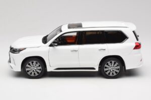Lexus LX570 J200 Alb LCD 1:18 LCD18010-WH Metal - imaginea 4 din 8