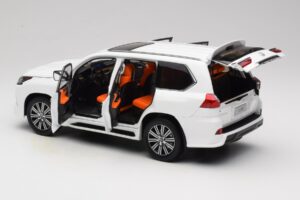 Lexus LX570 J200 Alb LCD 1:18 LCD18010-WH Metal - imaginea 5 din 8