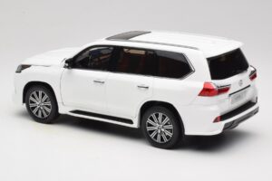 Lexus LX570 J200 Alb LCD 1:18 LCD18010-WH Metal - imaginea 7 din 8