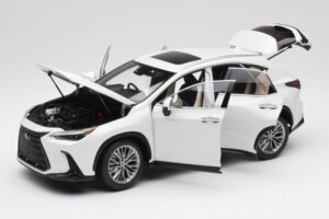 Lexus NX450h+ AZ20 Alb Kyosho 1:18 08968Q Rășină - imaginea 2 din 8