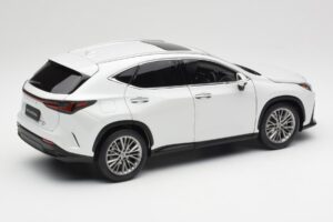 Lexus NX450h+ AZ20 Alb Kyosho 1:18 08968Q Rășină - imaginea 3 din 8