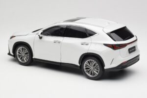 Lexus NX450h+ AZ20 Alb Kyosho 1:18 08968Q Rășină - imaginea 7 din 8