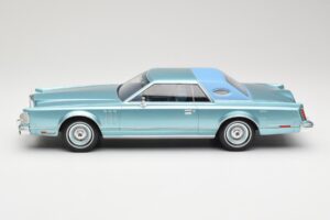 Lincoln Continental Mark V Blue Metallic MCG 1:18 MCG18369 Metal - imaginea 3 din 6