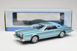 Lincoln Continental Mark V Blue Metallic MCG 1:18 MCG18369 Metal - imaginea 6 din 6