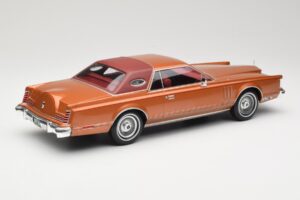Lincoln Continental Mark V Crystal Apricot Metallic MCG 1:18 MCG18370 Metal - imaginea 2 din 6