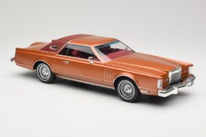 Lincoln Continental Mark V Crystal Apricot Metallic MCG 1:18 MCG18370 Metal - imaginea 4 din 6