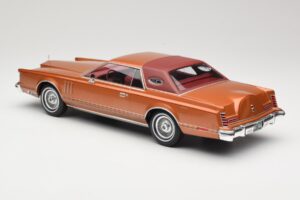 Lincoln Continental Mark V Crystal Apricot Metallic MCG 1:18 MCG18370 Metal - imaginea 5 din 6