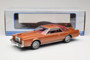 Lincoln Continental Mark V Crystal Apricot Metallic MCG 1:18 MCG18370 Metal - imaginea 6 din 6