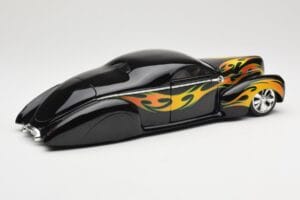Lincoln Zephyr Scrape Custom Negru cu Flăcări Hot Wheels 1:18 57319 Metal - imaginea 3 din 8