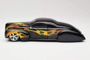 Lincoln Zephyr Scrape Custom Negru cu Flăcări Hot Wheels 1:18 57319 Metal - imaginea 4 din 8