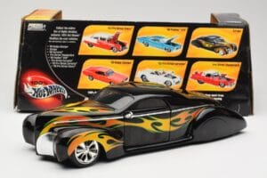 Lincoln Zephyr Scrape Custom Negru cu Flăcări Hot Wheels 1:18 57319 Metal - imaginea 8 din 8