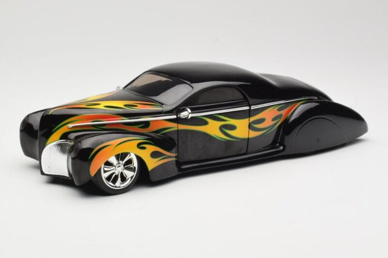Lincoln Zephyr Scrape Custom Negru cu Flăcări Hot Wheels 1:18 57319 Metal
