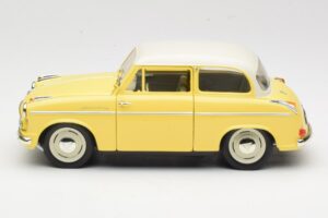 Lloyd Alexander TS Galben Revell 1:18 08958 Metal - imaginea 4 din 8