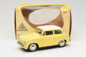 Lloyd Alexander TS Galben Revell 1:18 08958 Metal - imaginea 8 din 8
