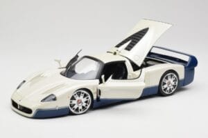 Maserati MC12 Alb Albastru Hot Wheels 1:18 G7158 Metal - imaginea 2 din 8