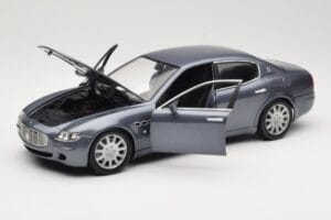 Maserati Quattroporte Blue Metallic Hot Wheels 1:18 B7003 Metal - imaginea 2 din 8
