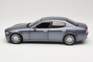 Maserati Quattroporte Blue Metallic Hot Wheels 1:18 B7003 Metal - imaginea 4 din 8