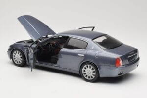 Maserati Quattroporte Blue Metallic Hot Wheels 1:18 B7003 Metal - imaginea 5 din 8