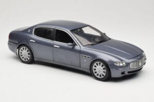 Maserati Quattroporte Blue Metallic Hot Wheels 1:18 B7003 Metal - imaginea 6 din 8