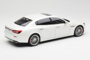 Maserati Quattroporte VI GTS Alpine Alb AUTOart 1:18 75808 Metal - imaginea 3 din 8