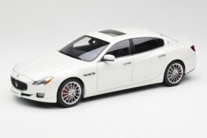 Maserati Quattroporte VI GTS Alpine Alb AUTOart 1:18 75808 Metal