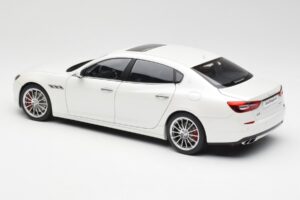 Maserati Quattroporte VI GTS Alpine Alb AUTOart 1:18 75808 Metal - imaginea 7 din 8