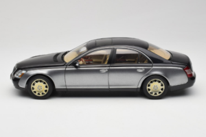 Maybach 57 SWB Caspian Black Himalayas Grey AUTOart 1:18 76151 Metal - imaginea 4 din 9