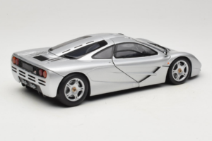 McLaren F1 Argintiu UT Models 1:18 530133180 Metal - imaginea 3 din 8