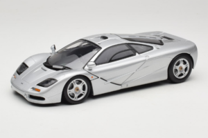 McLaren F1 Argintiu UT Models 1:18 530133180 Metal