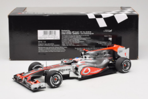 McLaren MP4-25 Mercedes #1 J. Button Vodafone McLaren Showcar F1 2010 Minichamps 1:18 530101801 Metal - imaginea 6 din 7