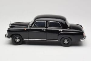 Mercedes 180 W120 Ponton Negru Revell 1:18 08973 Metal - imaginea 4 din 8