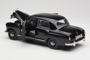 Mercedes 180 W120 Ponton Negru Revell 1:18 08973 Metal - imaginea 5 din 8