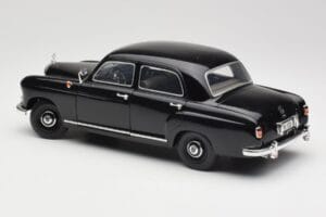 Mercedes 180 W120 Ponton Negru Revell 1:18 08973 Metal - imaginea 7 din 8