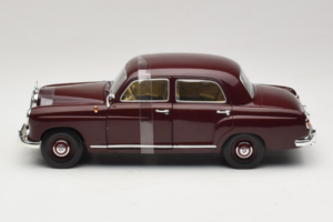 Mercedes 180 Ponton Roșu Închis Revell 1:18 08876 Metal - imaginea 3 din 6