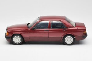 Mercedes 190E W201 2.0 Roșu Dealer Edition AUTOart 1:18 B66040383 Metal - imaginea 4 din 8