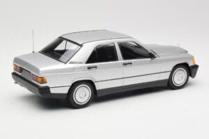 Mercedes 190E W201 Argintiu Minichamps 1:18 155037004 Metal - imaginea 2 din 6